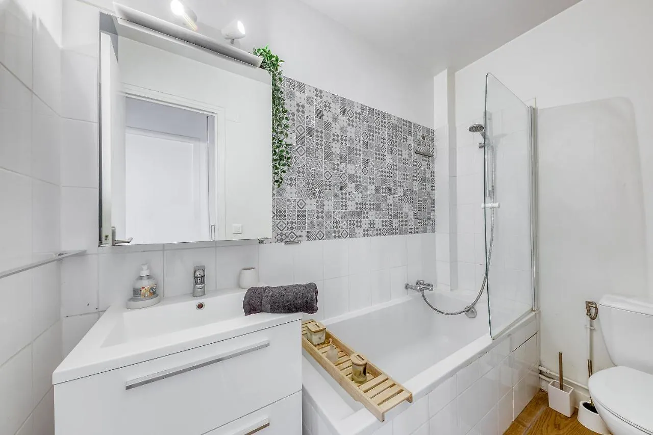 Apartment Blue Dream - Rer B&C - Netflix / Disney+/ Easy Check-In Massy